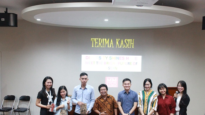 BERBAGI DOOR PRIZES MENARIK