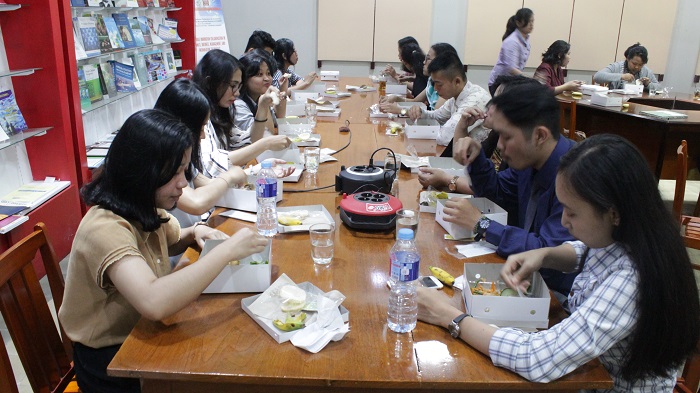 JAMUAN MAKAN SIANG & RAMAH TAMAH DI MM USD