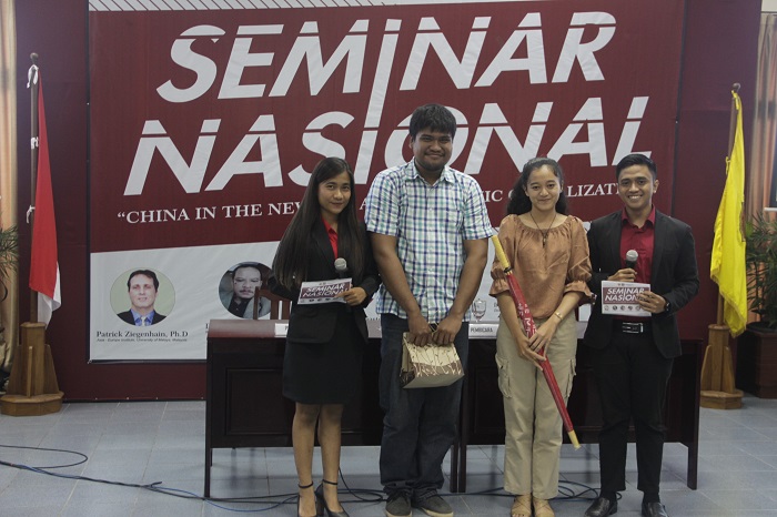 BERBAGI DOOR PRIZES MENARIK