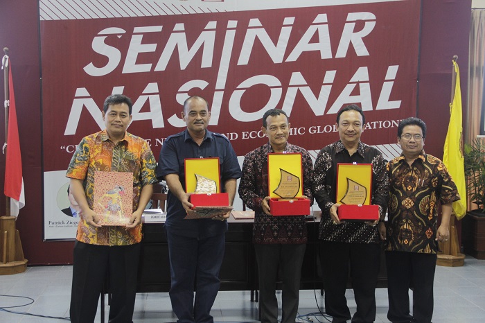 PENGHARGAAN UNTUK NARASUMBER SEMINAR