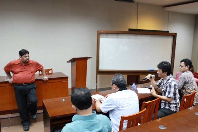 Asking a question https://web.usd.ac.id/fakultas/bisnisdanekonomi/mmusd/f1l3/Lectures%20&%20Workshop%20Dr.%20Satya/19.jpg