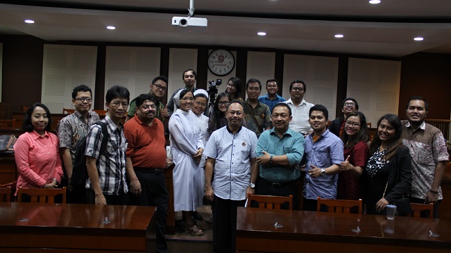 The Second Day with Mr. Satya https://web.usd.ac.id/fakultas/bisnisdanekonomi/mmusd/f1l3/Lectures%20&%20Workshop%20Dr.%20Satya/20.jpg