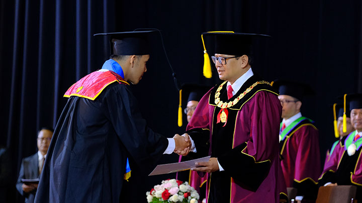wisuda_maret_25_03