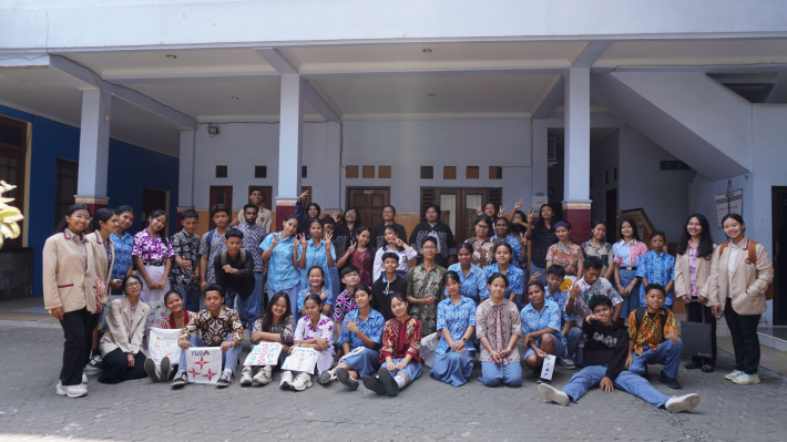 Belajar Transformasi Geometri lewat Stempel Kentang, Dosen dan Mahasiswa JPMIPA USD Hadirkan Pengalaman STEAM bagi Siswa SMA Sanjaya Nanggulan