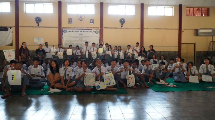 JPMIPA FKIP USD Ajak Siswa SMA Bruderan Purworejo Belajar Transformasi Geometri melalui STEAM