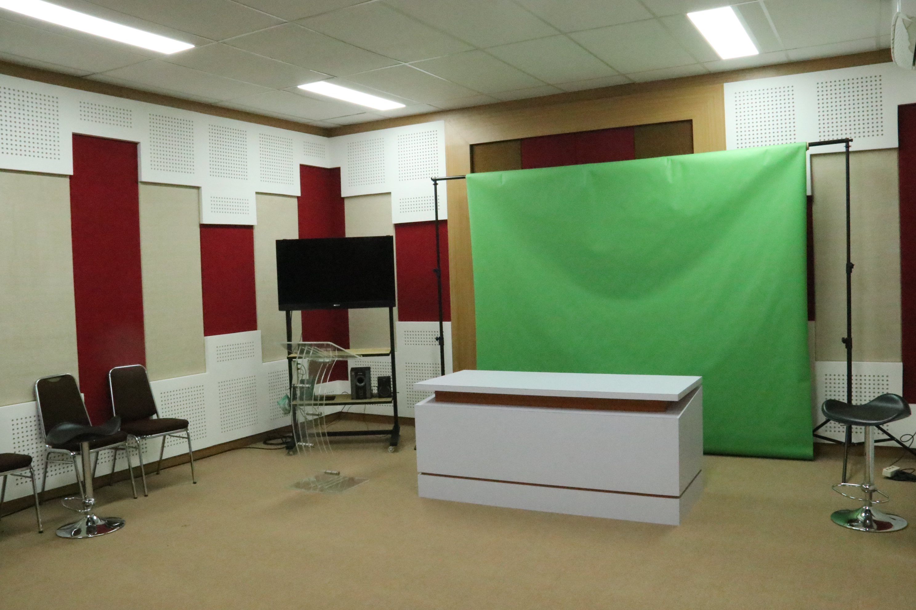 Mini studio equipped with green screen
